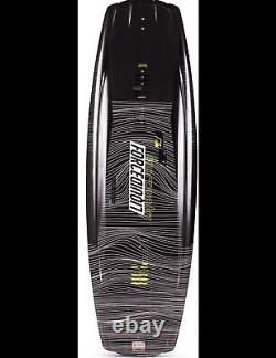 130 Liquid Force Classic Wakeboard Ftw translates to 'Planche de wakeboard Liquid Force Classic Ftw de 130' in French.
